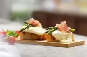 CMS4253EMX-présentation d'un plat au gril